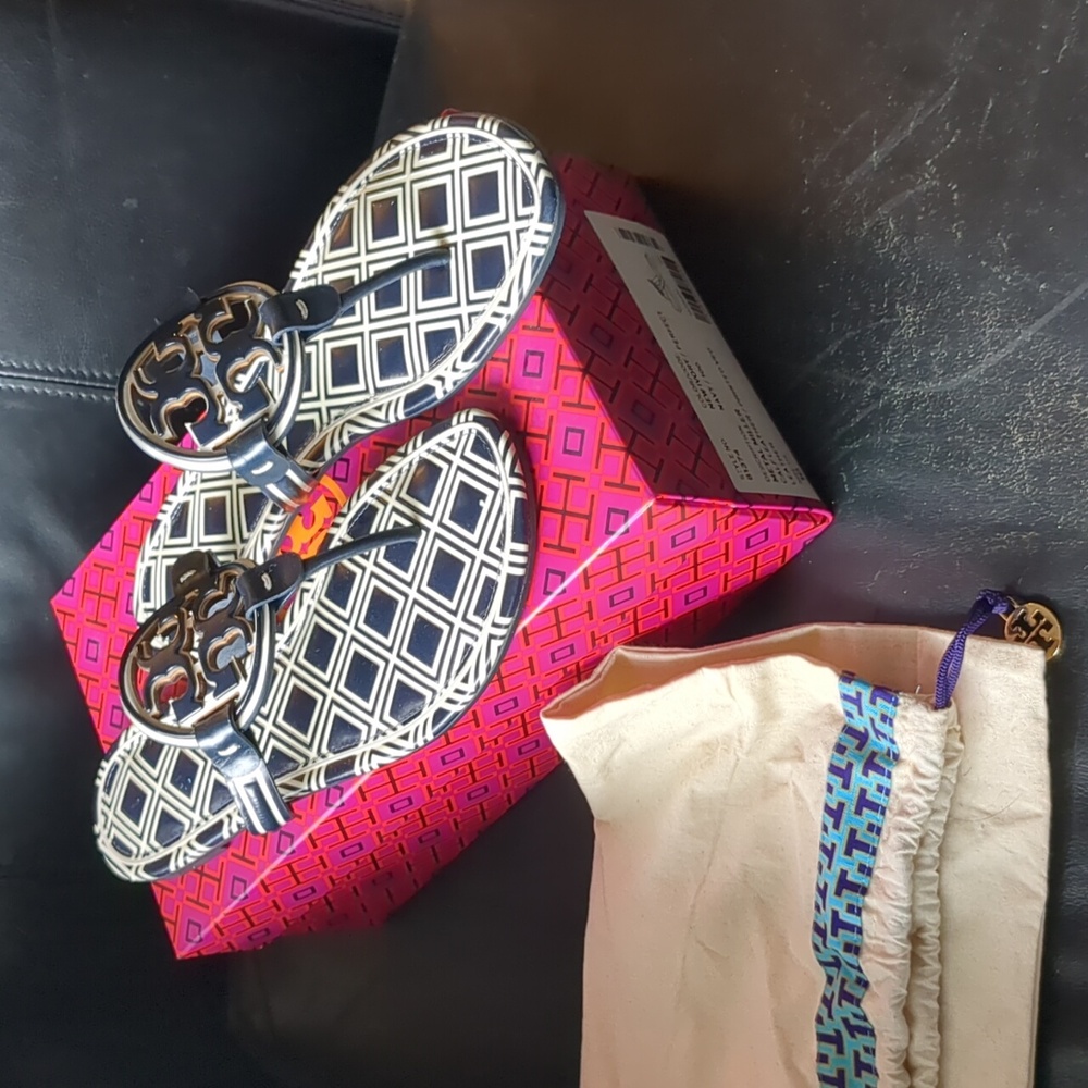 NIB Tory Burch Metal Miller Sandals Ivory/Navy Diamond Embossed Sz 10